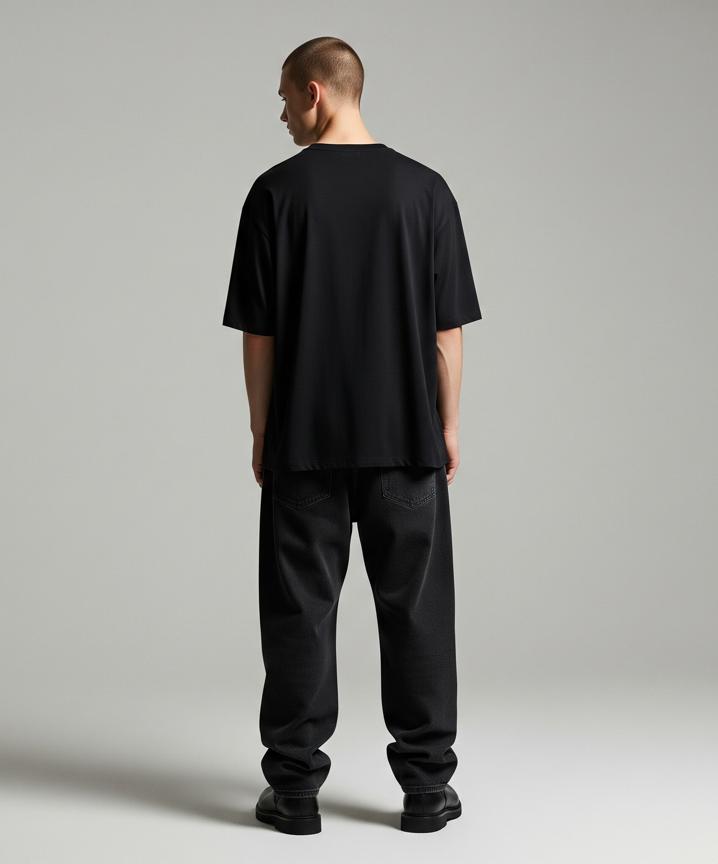 OVERSIZED BLACK TSHIRT