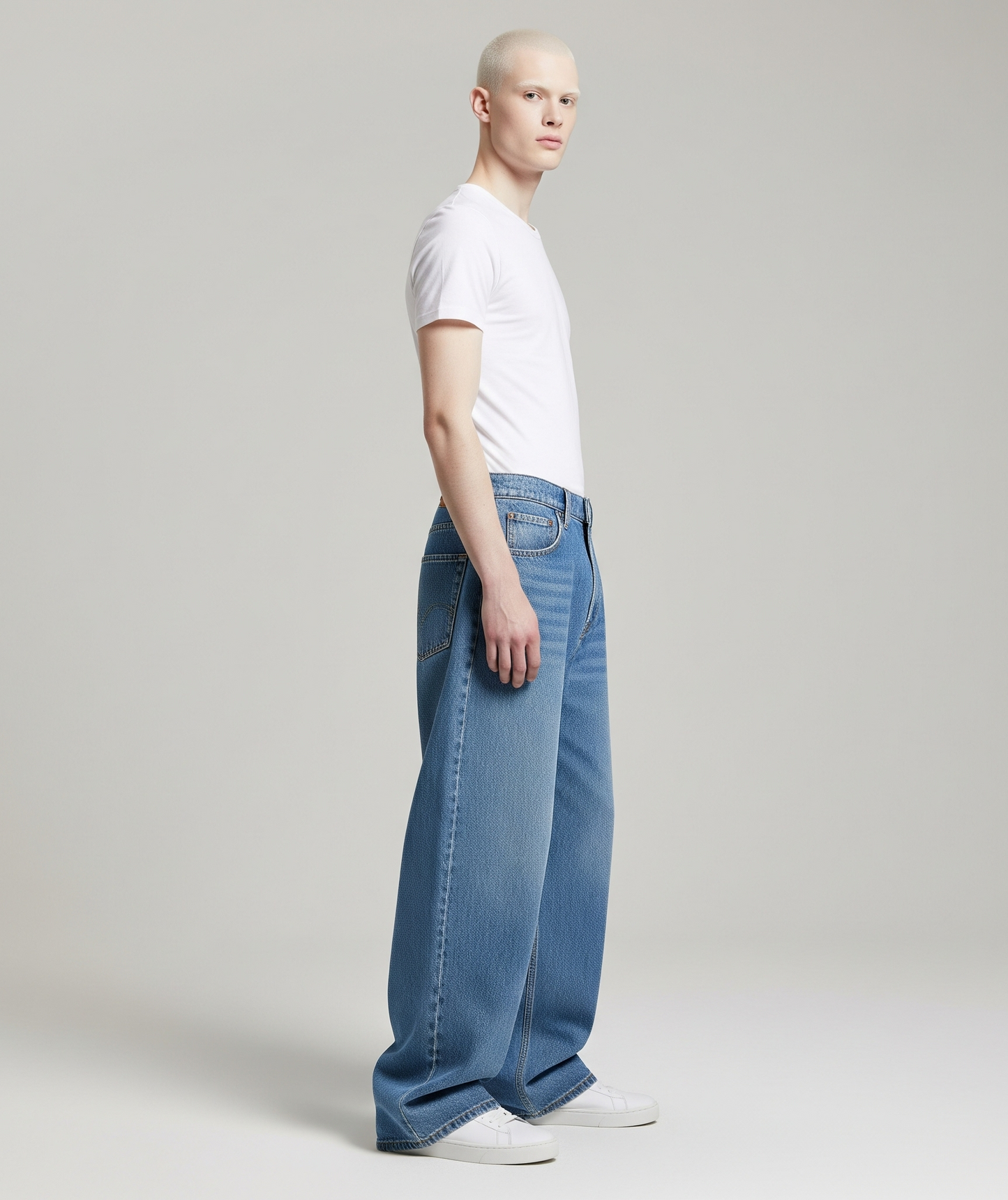 FADE BLUE BAGGY JEANS