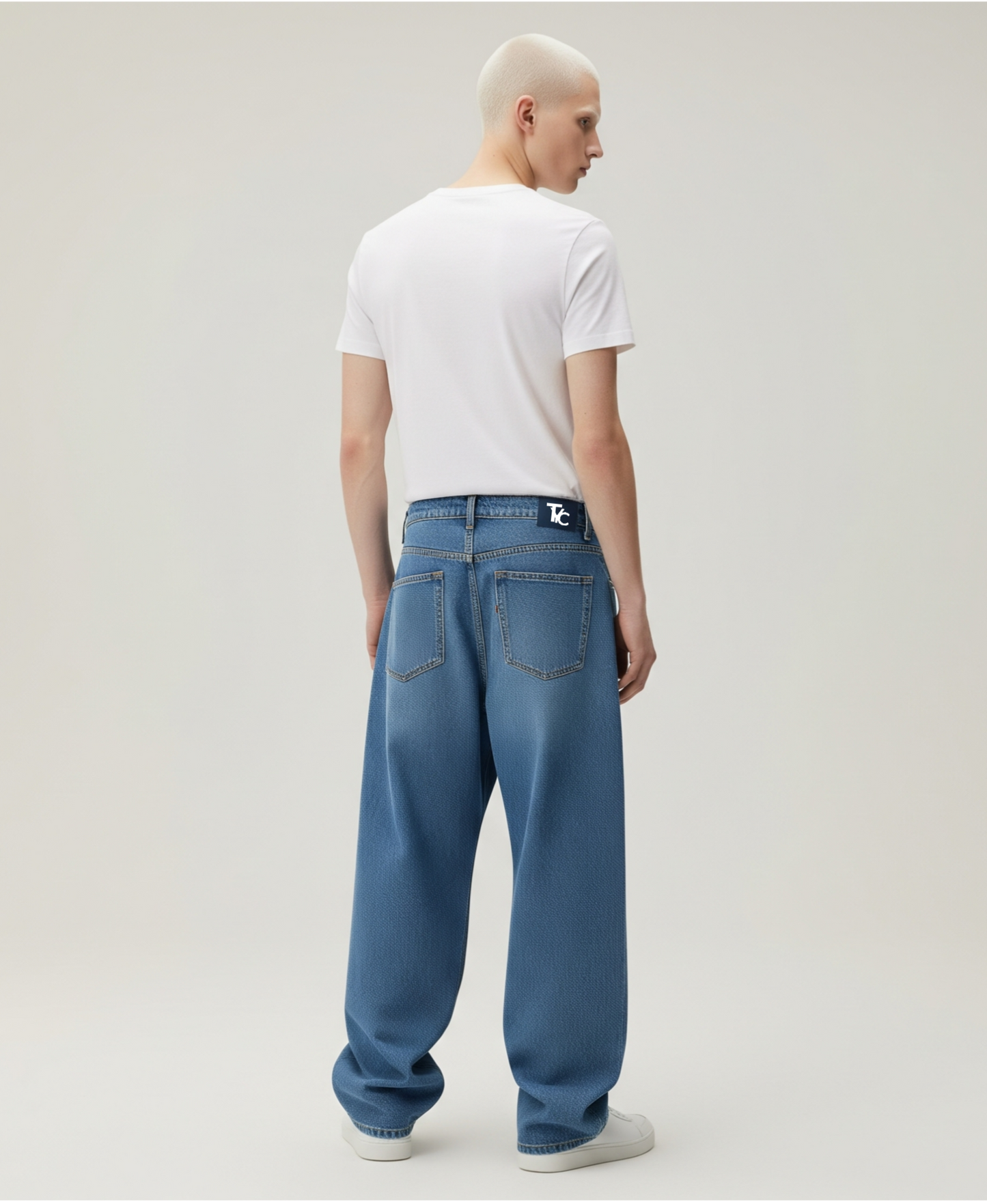 FADE BLUE BAGGY JEANS