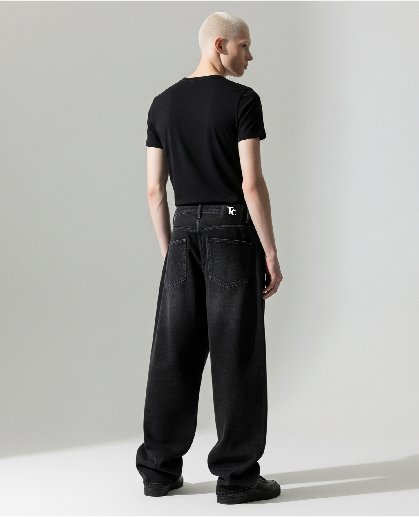 BLACK BAGGY JEANS
